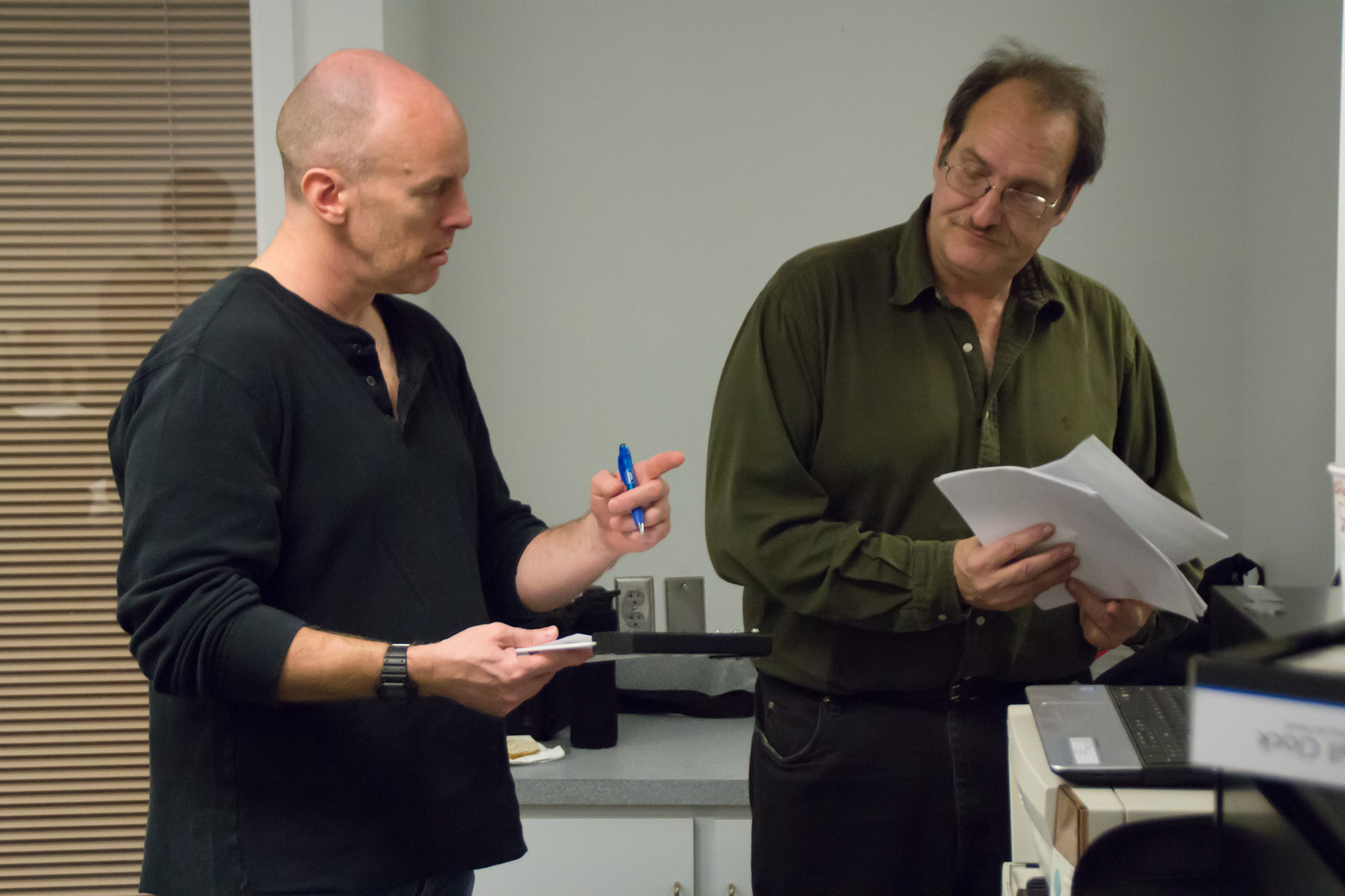 Alex Paxton and Richard Buswell discussing the day's shoot.